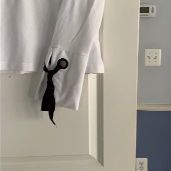 Shrrt - Picture 2 of 3